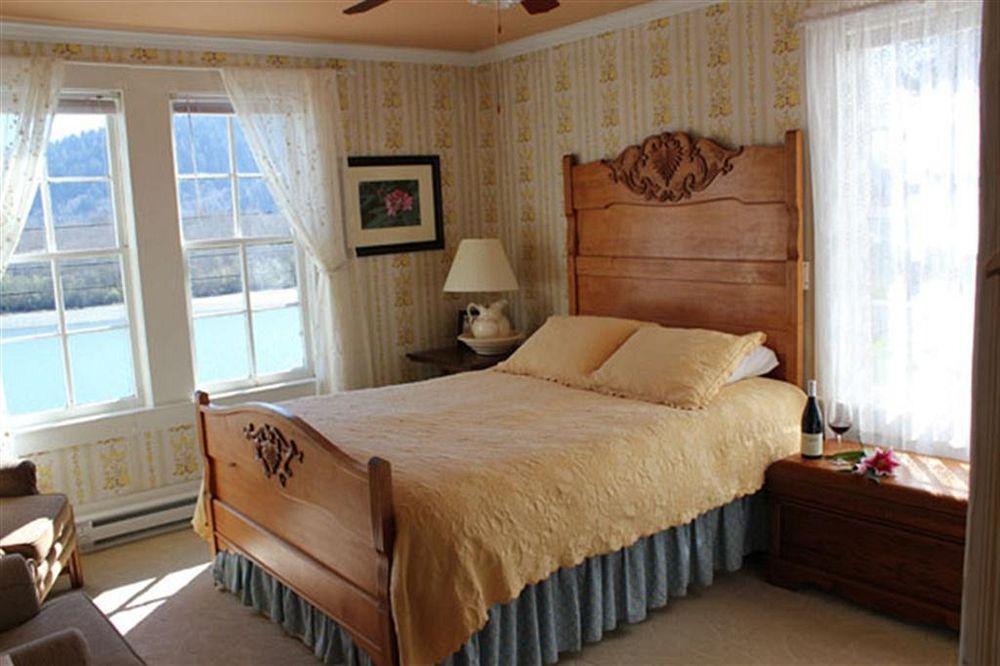 The Historic Requa Inn Klamath Exterior photo