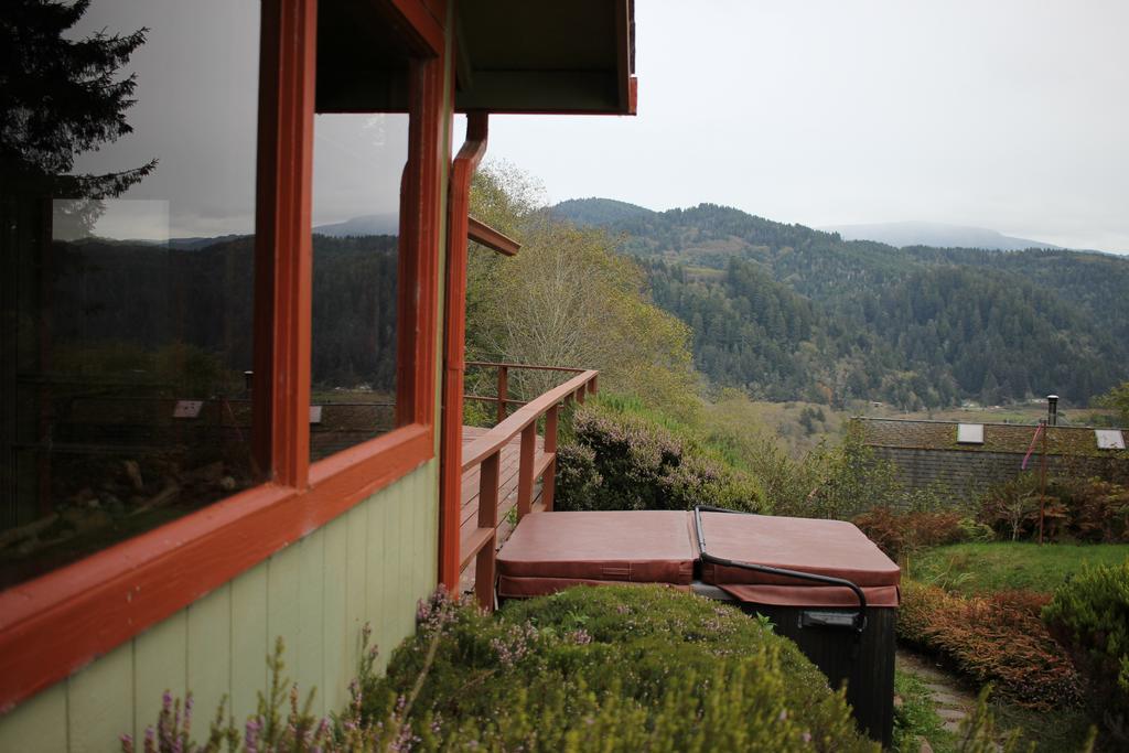 The Historic Requa Inn Klamath Exterior photo