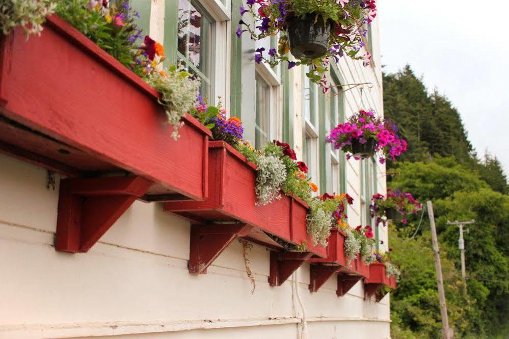 The Historic Requa Inn Klamath Exterior photo